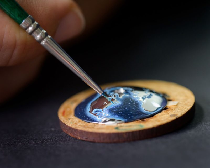 Globetrotter_dome_oceans_lacquer_painting-800x640.jpeg