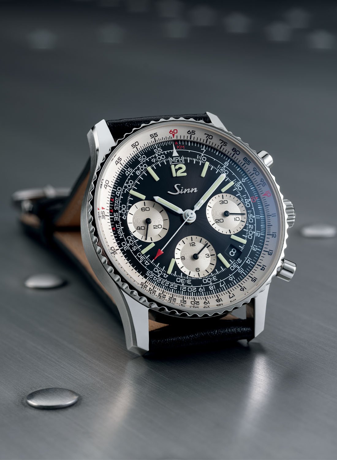 遠看百年靈、近看是sinn----新一代 Sinn 903 St Navigation計時碼表