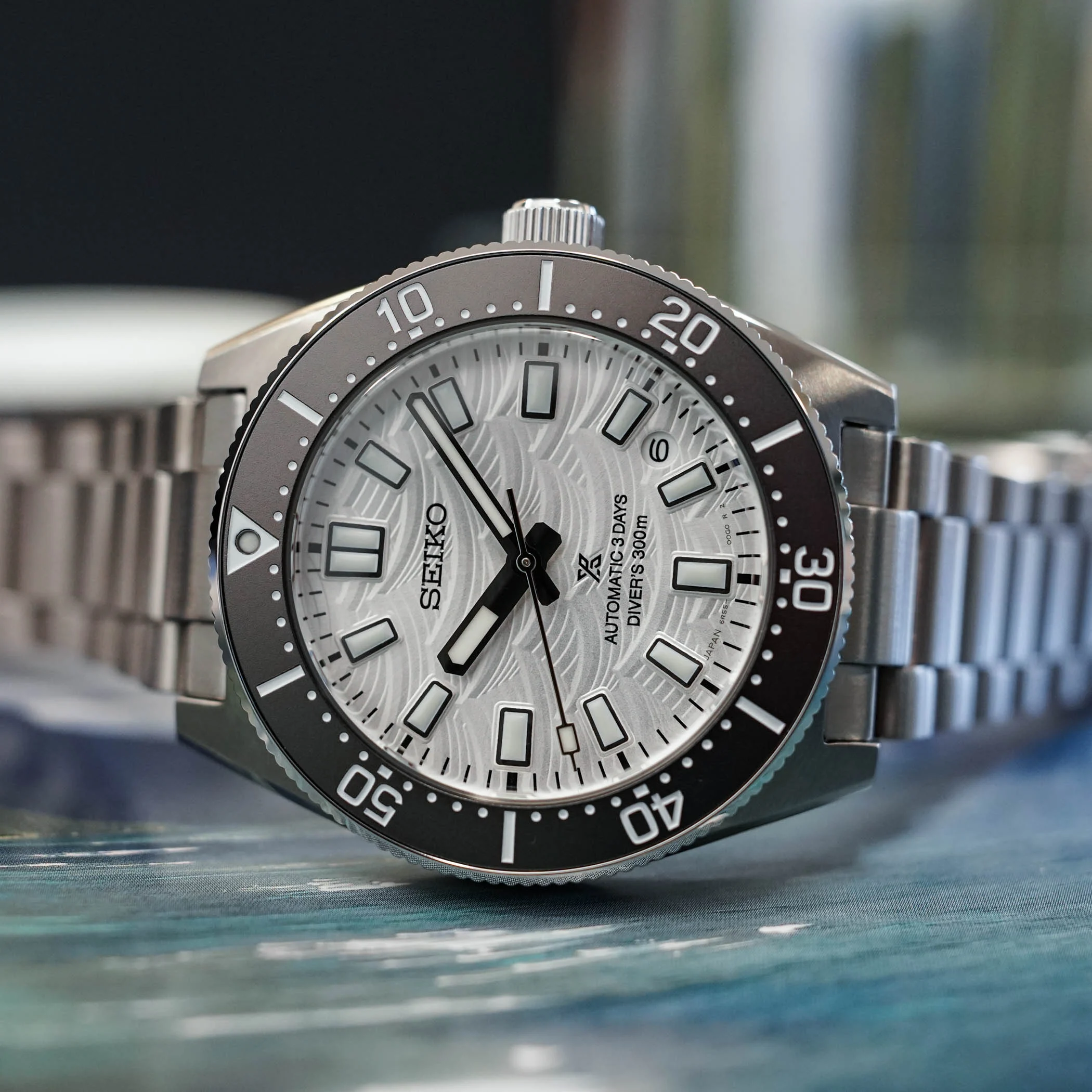 Seiko-Prospex-1965-Heritage-Diver-SPB511-Limited-Edition-60th-anniversary-wave-dial-review-1.jpg